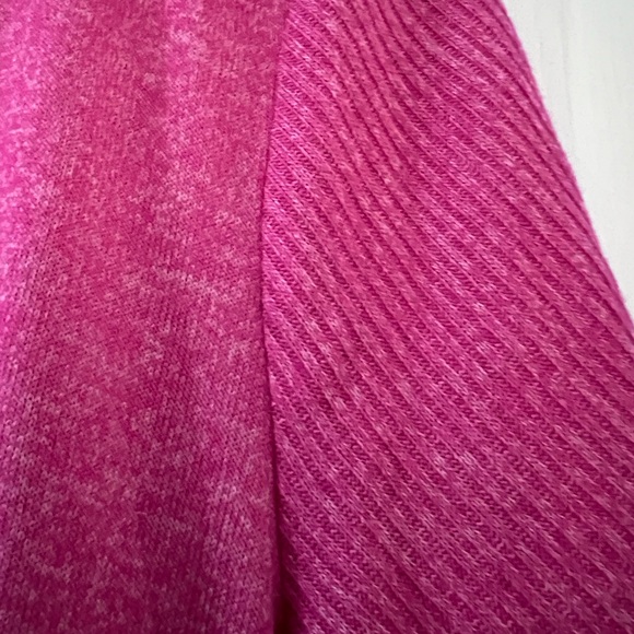 NWT Natori short sleeved pull over top. Small neck with ribbed sleeves. Small - Picture 6 of 8